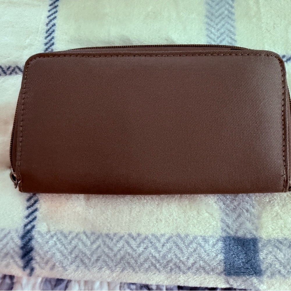 Travelon Brown Wallet with RFID Blocking - Picture 3 of 6